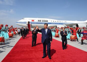 Xi Jinping leads a central delegation to Urumqi for the celebrations of the 70th anniversary of the foundation of the Ouïgou autonomous region of Xinjiang