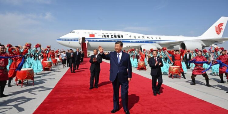 Xi Jinping leads a central delegation to Urumqi for the celebrations of the 70th anniversary of the foundation of the Ouïgou autonomous region of Xinjiang