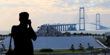 the western artificial island of the Shenzhen-Zhongshan link open to tourists