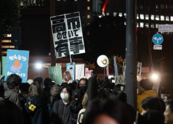 Hundreds of Japanese protesters demand that Ms. Takaichi retract her remarks about Taiwan