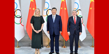 Xi Jinping meets IOC President and Honorary Life President