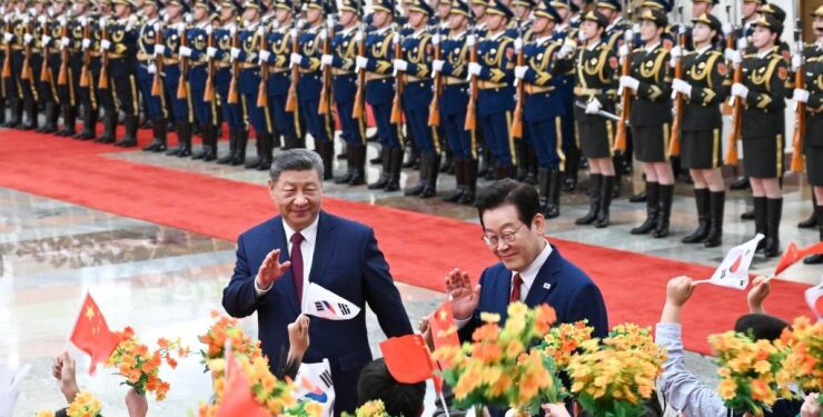 Xi Jinping holds talks with ROK President Lee Jae Myung