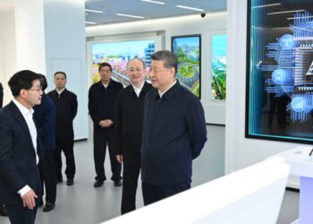 Xi Jinping visits information technology innovation park in Beijing