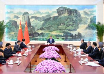 Xi Jinping meets special envoy of Lao leader