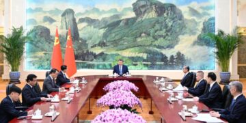Xi Jinping meets special envoy of Lao leader