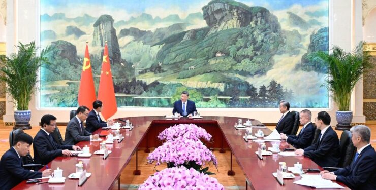 Xi Jinping meets special envoy of Lao leader