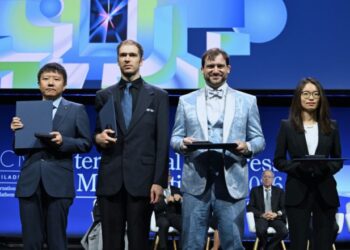 Chinese mathematicians Deng Yu and Wang Hong receive Fields Medal